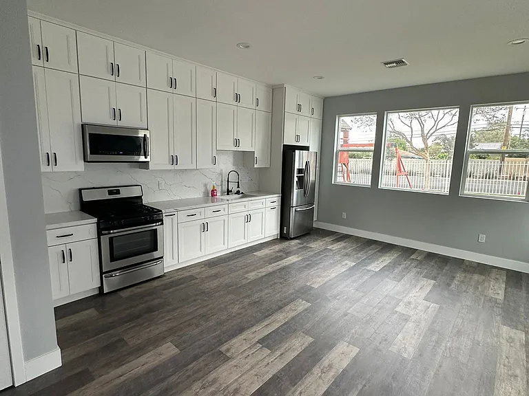 1247 S Azusa Ave — Photo 7