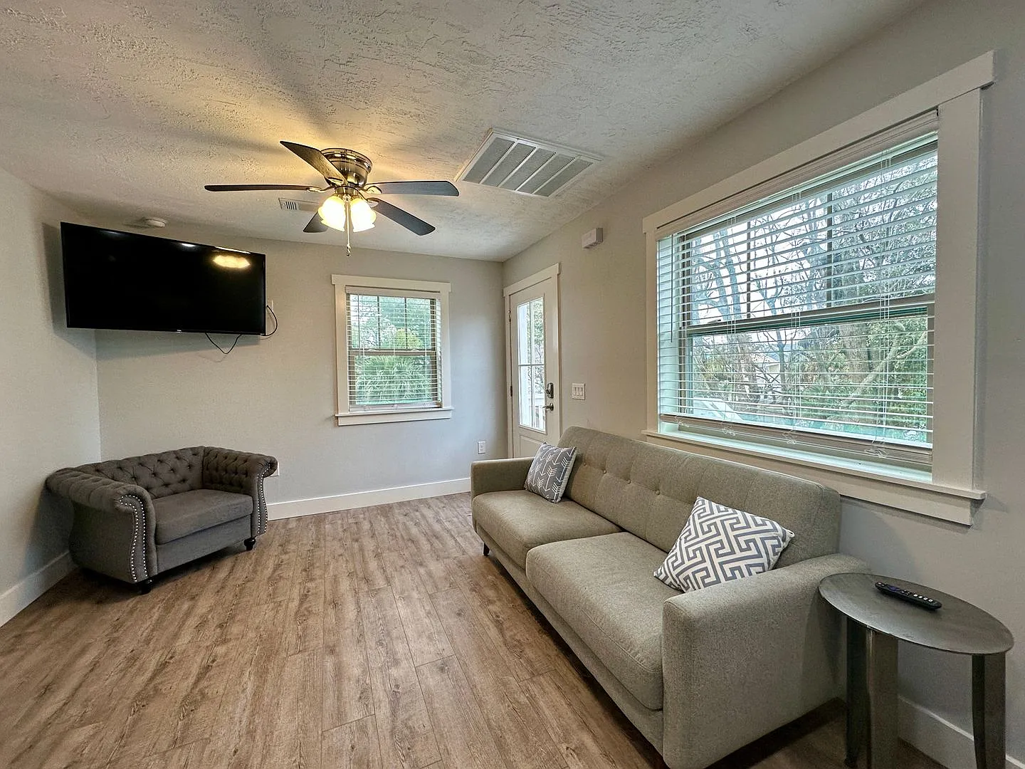 Furnished 1 bedroom 1 bath available for rent in Downtown Pensacola! Water & sewer included! — Photo 3