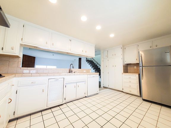 4th image of 708 El Redondo Ave