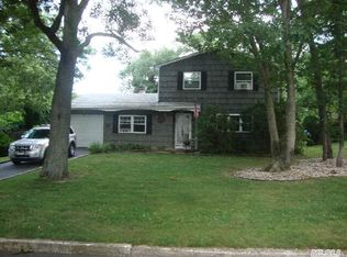 10 Filmore Ave, Coram, NY 11727