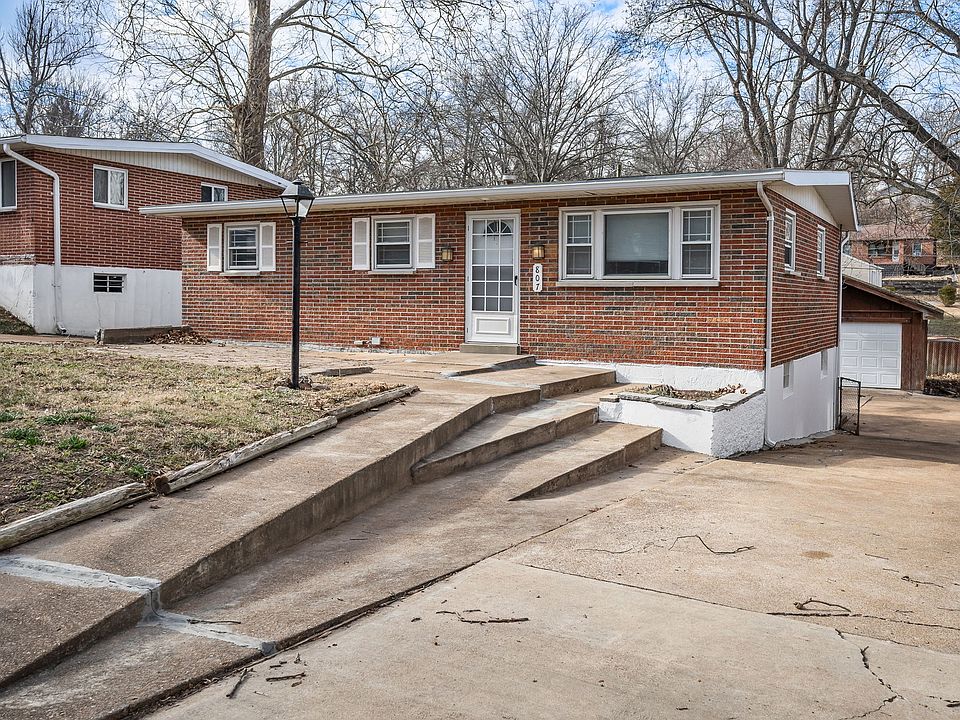 1st image of 807 Thomas Ave