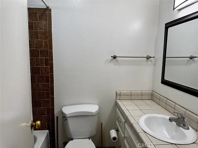920 N Alameda Ave — Photo 7