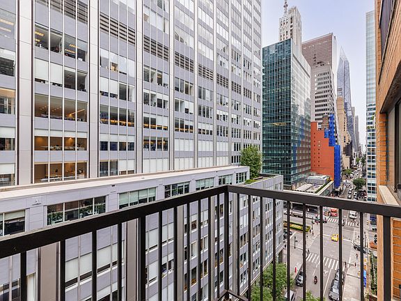 4th image of 123 E 54th St APT 6A