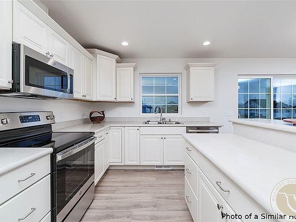4th image of 2249 Modera Ave