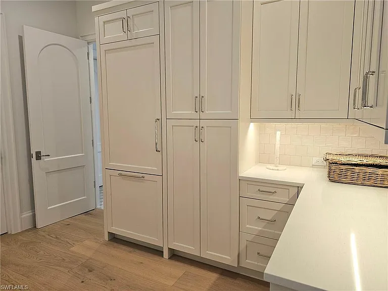 637 Palm Cir W — Photo 11