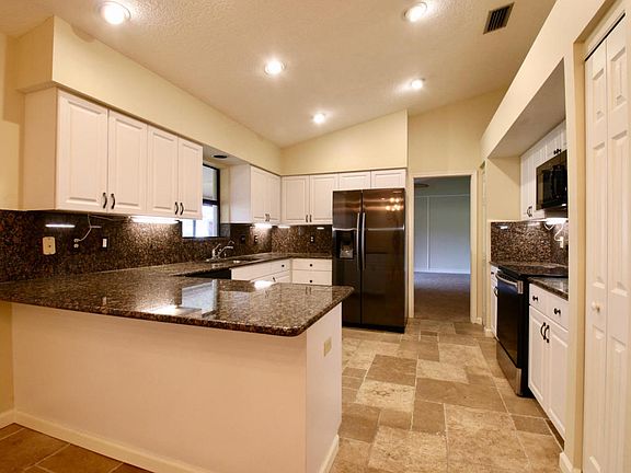 4th image of 18619 Lake Bend Dr