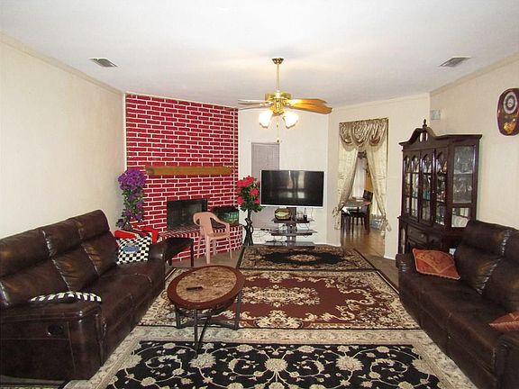 3rd image of 4442 Pamela Dr