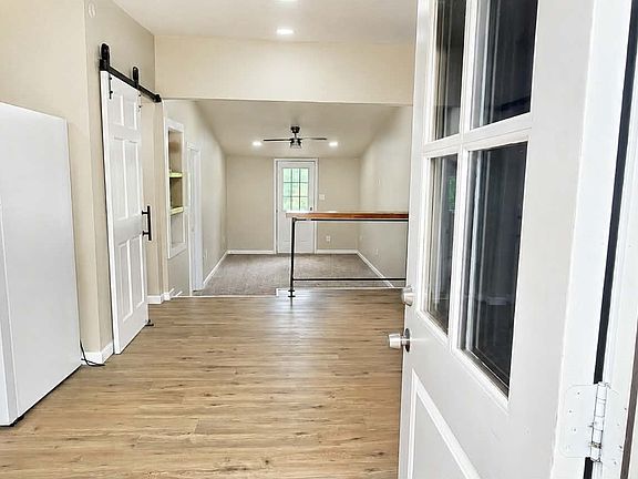 3rd image of 137 Crowfoot Ln