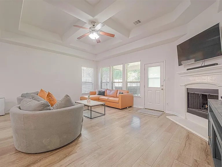 8722 Adrienne Dr — Photo 20
