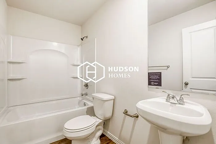 708 Henderson St — Photo 10