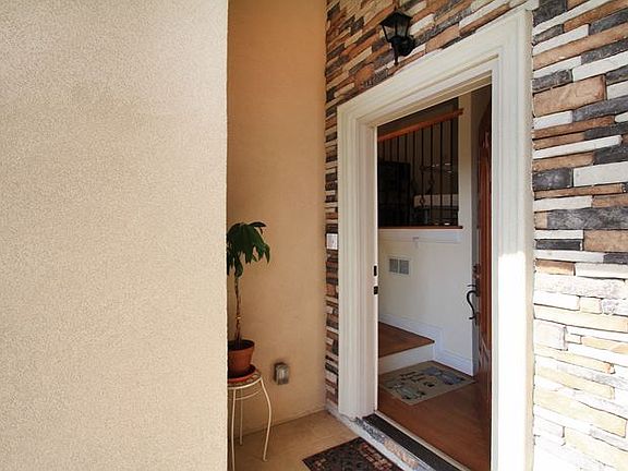 2nd image of 916 Undercliff Avenue