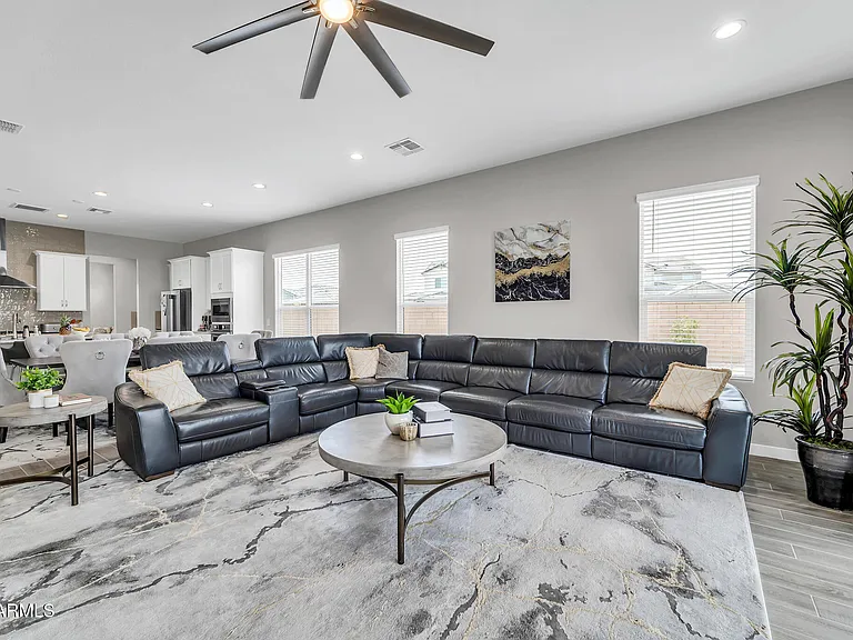 10518 W Albert Ln — Photo 16