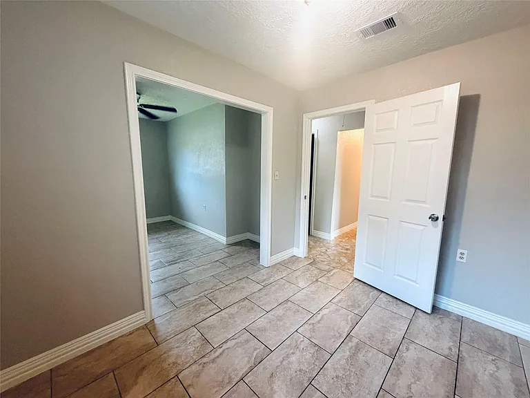 12211 Wessex Dr — Photo 17