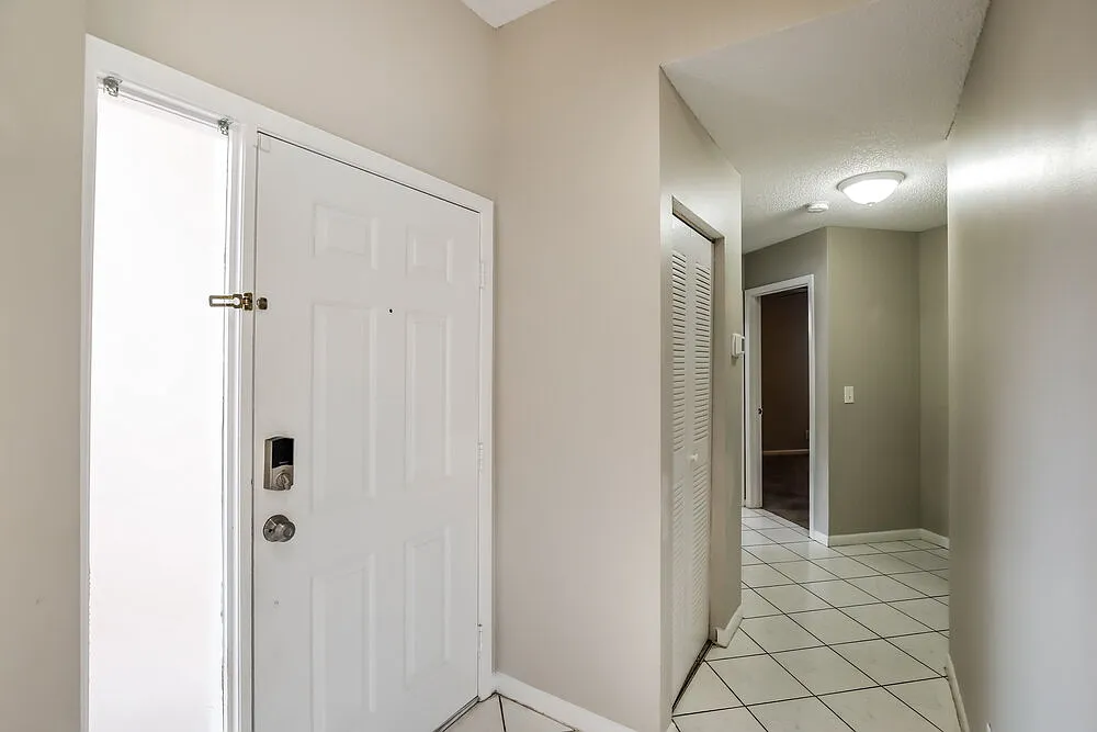 3 bed, 2.0 bath, 1708 sqft, $2,930 — Photo 4