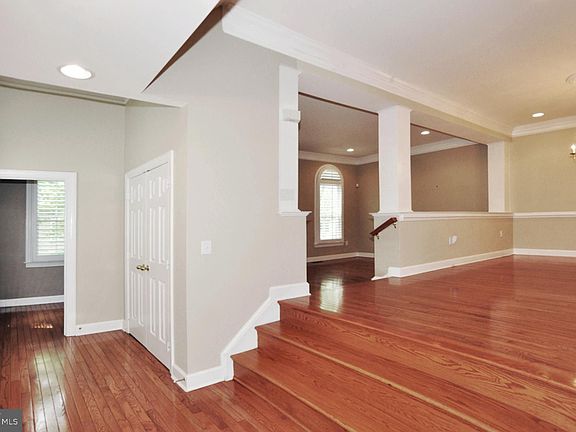3rd image of 1011 Havencrest St