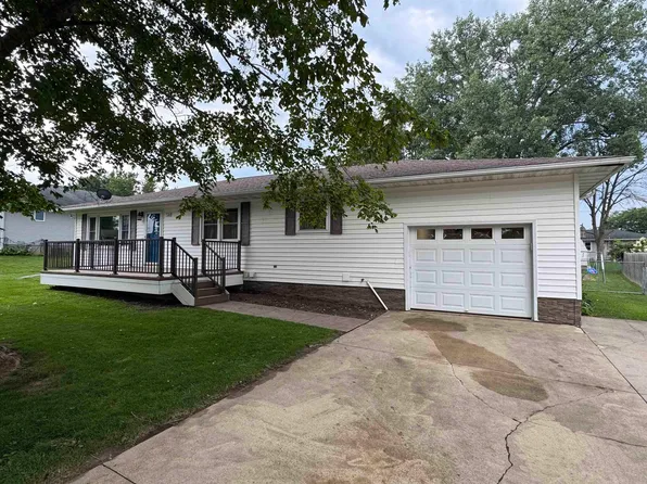 726 Southhaven Dr, Monticello, IA 52310