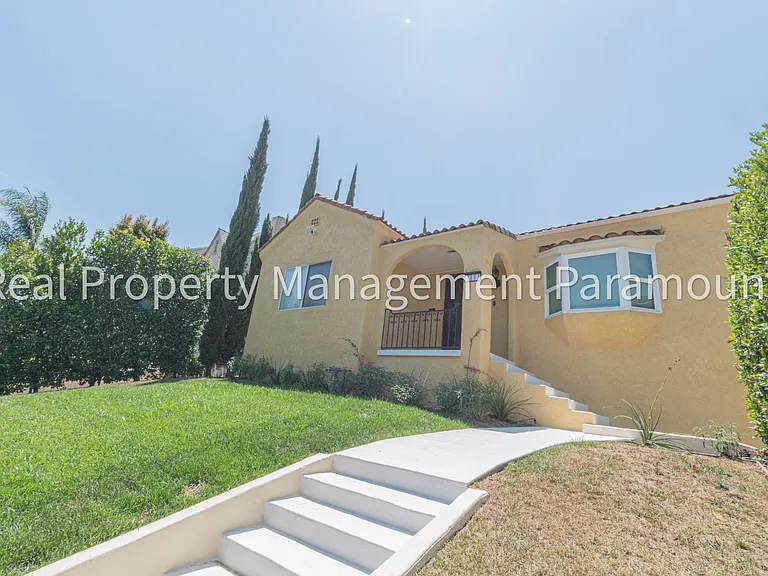 1867 S Redondo Blvd — Photo 2