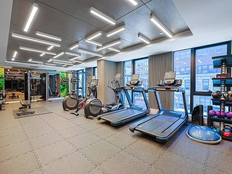 300 W 30th St #4D — Photo 13