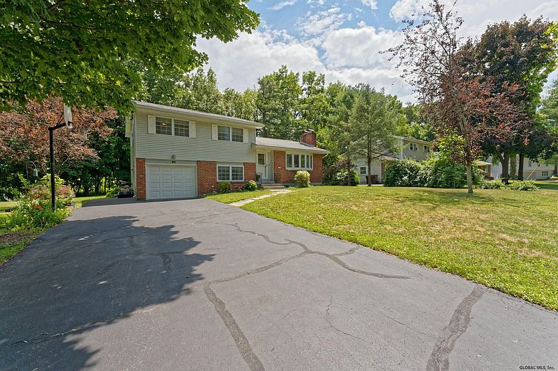 4th image of 18 SCOTCH PINE Drive