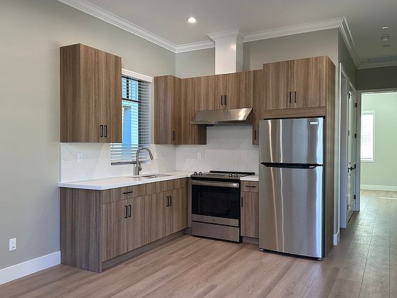 4th image of 607 E Lemon Ave #1