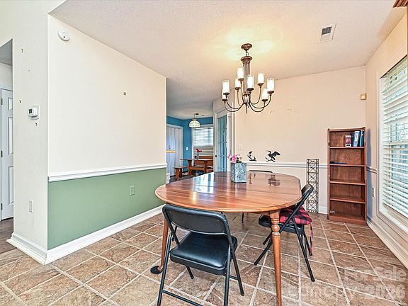 5th image of 2814 Rosemeade Dr