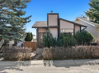 12 W Edgedale Way NW, Calgary, AB T3A 2P8