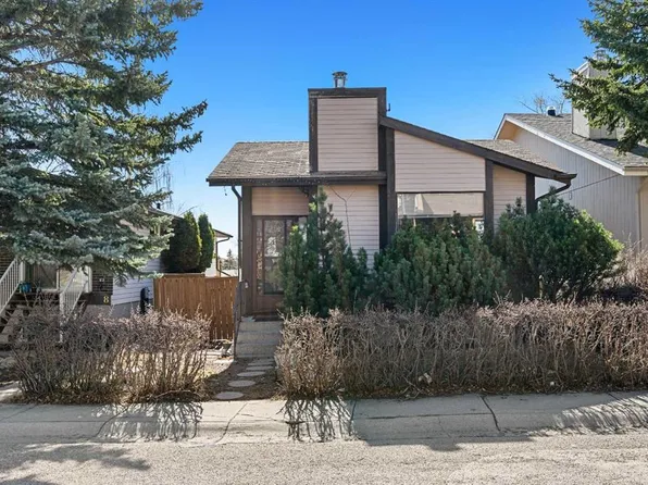 12 W Edgedale Way NW, Calgary, AB T3A 2P8