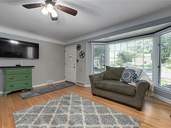 5th image of 4083 W 215th St