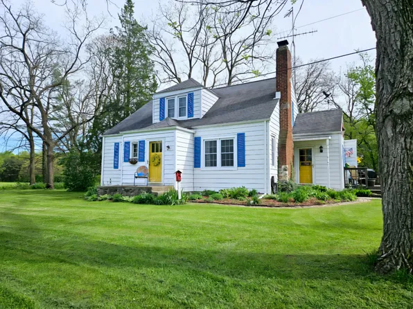 6350 Indian Trl, Three Oaks, MI 49128