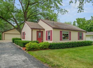 4628 Yackley Ave, Lisle, IL