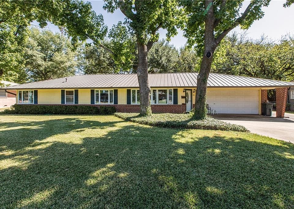 1st image of 202 Brookhollow Dr