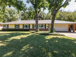 202 Brookhollow Dr, Terrell, TX 75160