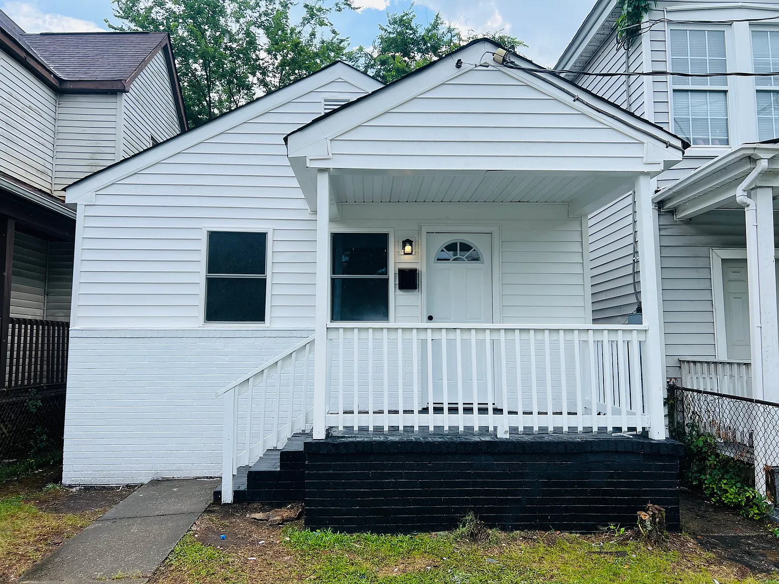 3 bed, 800 sqft, $1,700 — Photo 1