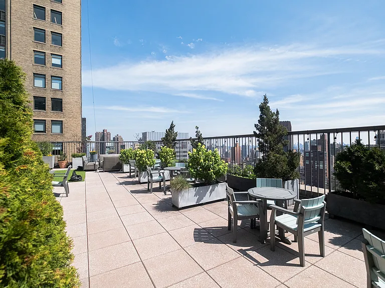 445 5th Ave #26D — Photo 17