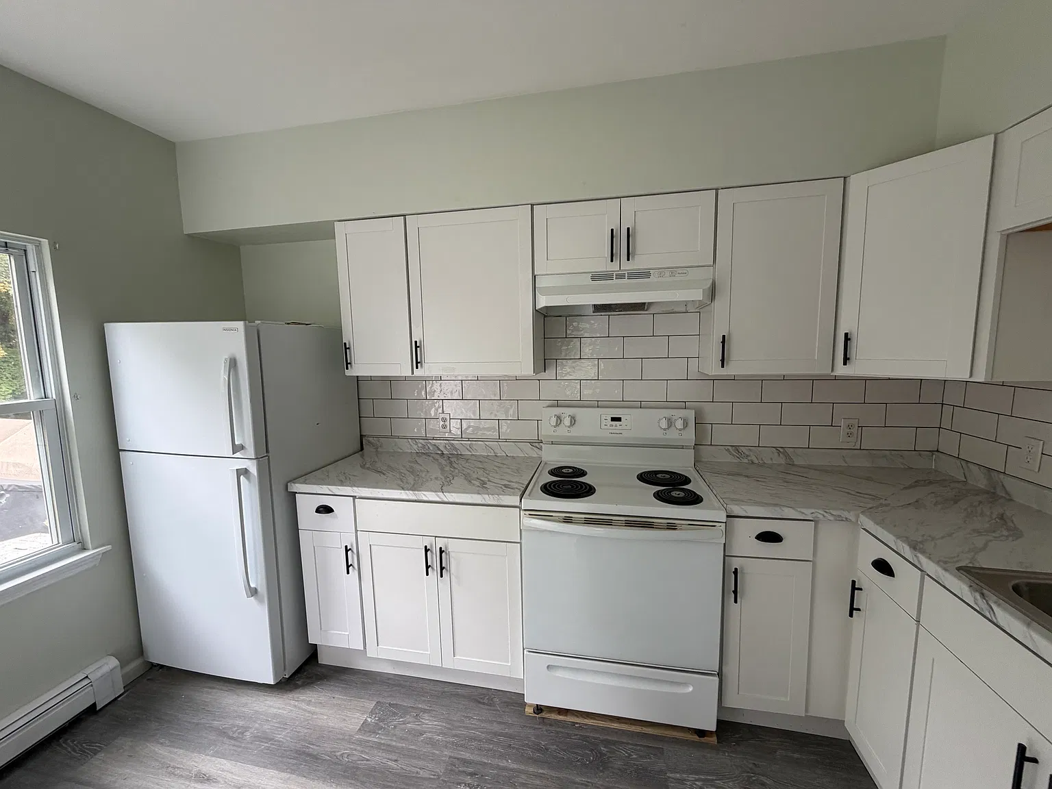 3 bed, 1200 sqft, $2,300 — Photo 4
