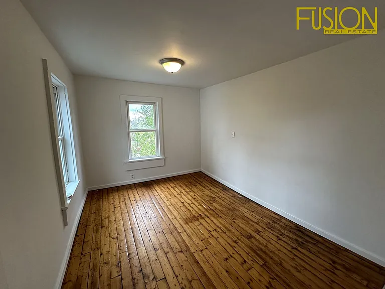 340 Manhattan Dr — Photo 13
