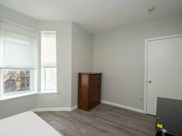 904 Peoples Ave — Photo 16