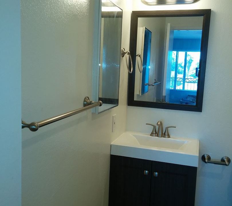 2nd image of 2525 Broadway #30