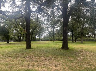 313 Breezy Ln, Azle, TX 76020