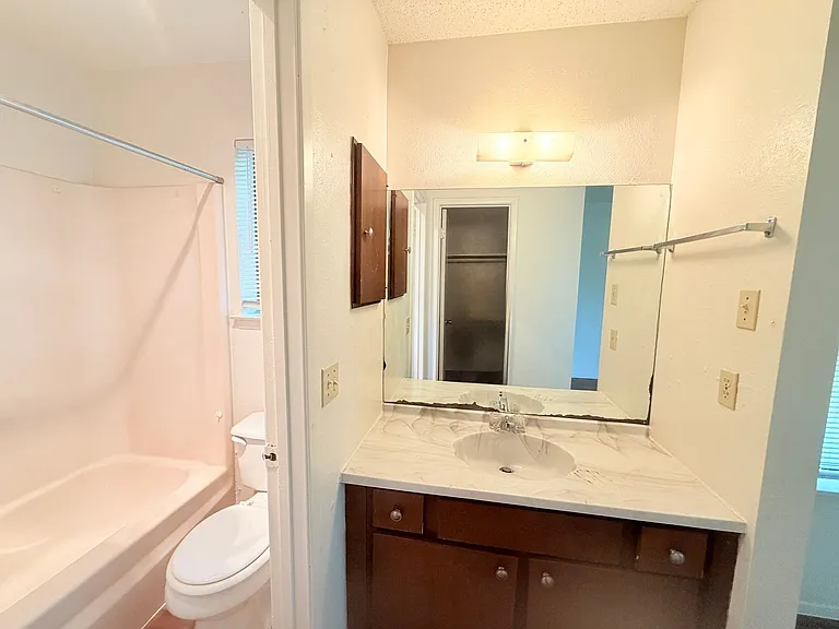 10904 Meadgreen Ct — Photo 22