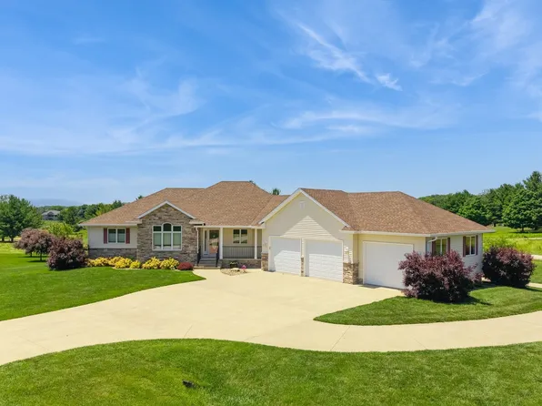 26255 Country Side Dr, Adel, IA 50003