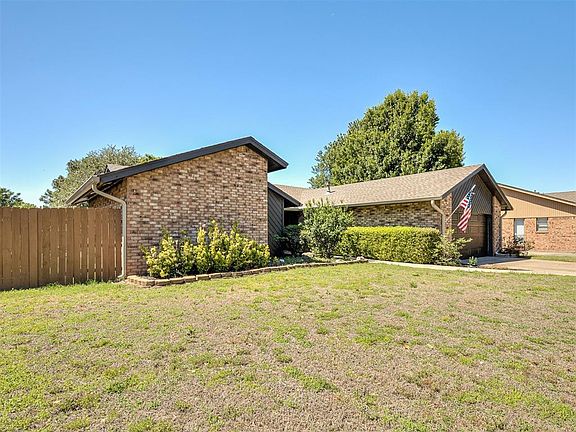 2nd image of 1914 Bowling Green Pl