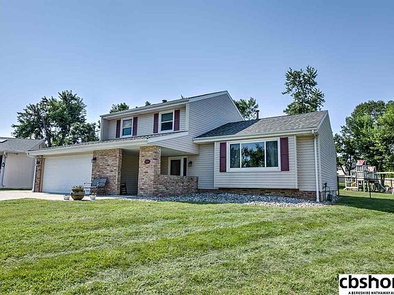 2nd image of 14918 Chateau St
