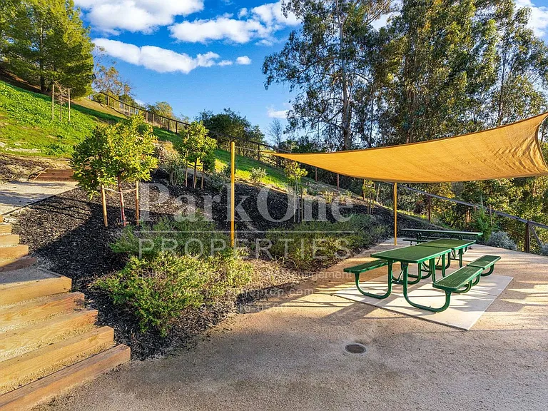 101 Laurel Knoll Dr — Photo 29