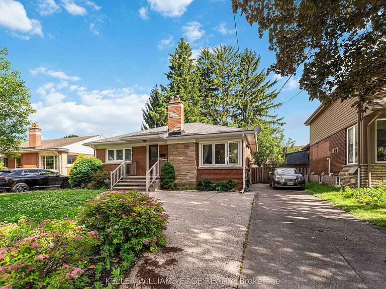 21 Sheridan Ln — Photo 2