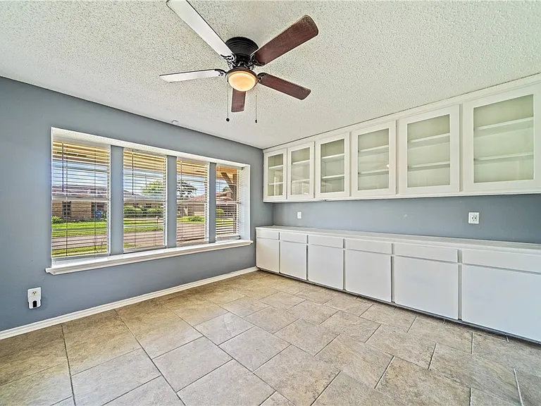 2445 Cricket Hollow St — Photo 17