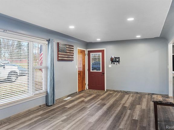 3rd image of 8150 Davison Rd