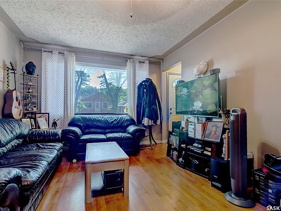 5th image of 1745 Quebec Street