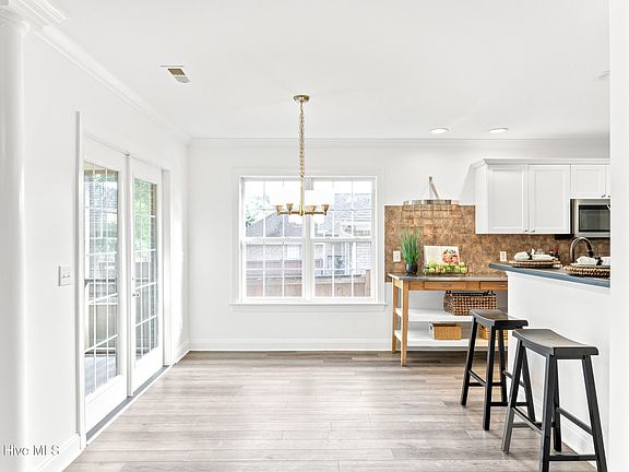 4th image of 8212 Beddoes Drive
