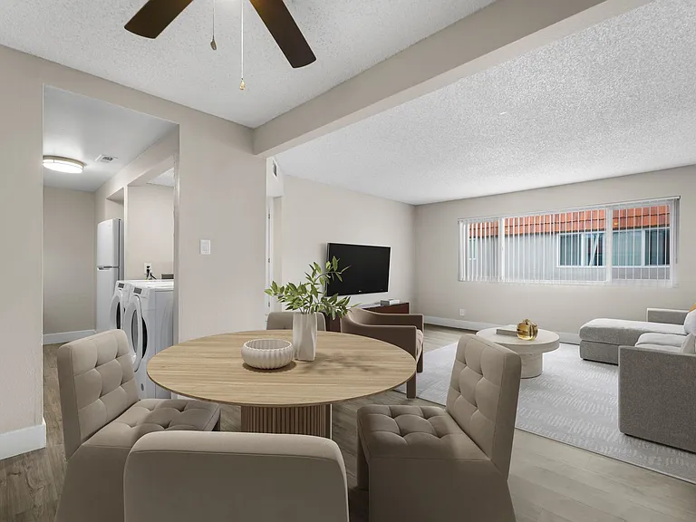 Sherwood Forest Apartments — Photo 3